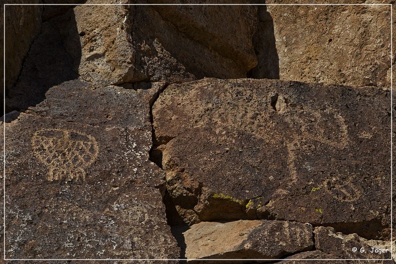 Red_Rock_Petroglyphs_03.jpg