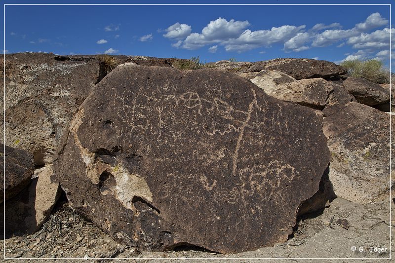 Red_Rock_Petroglyphs_10.jpg