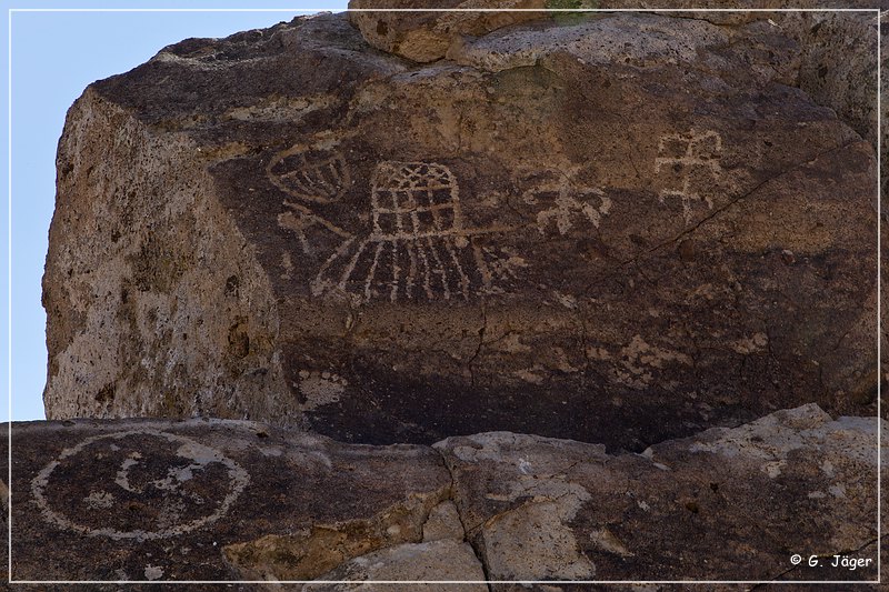 Red_Rock_Petroglyphs_15.jpg